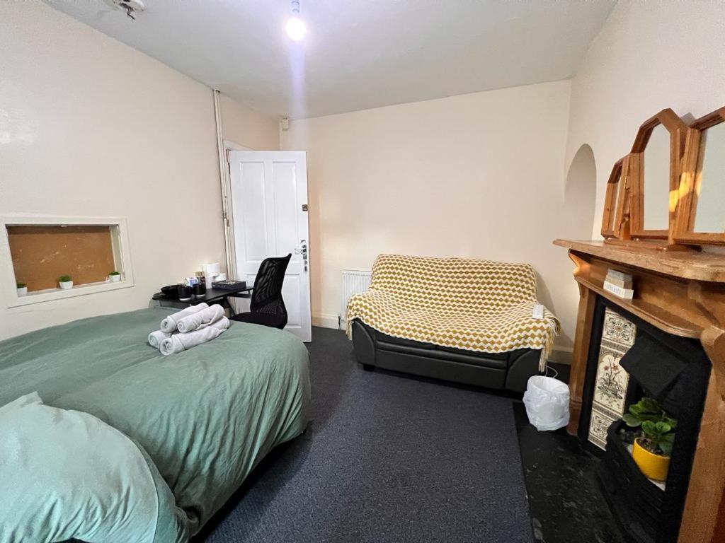 Homestay Nice Bedroom With Private Garden Woodleigh Avenue *